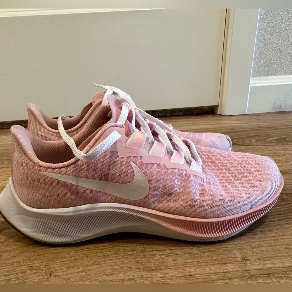 Nike Women’s Pegasus Running Shoe- Size 7